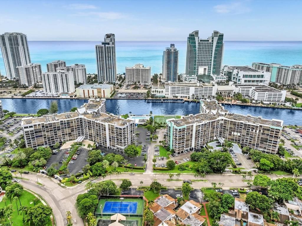 600 Parkview Drive, Unit 719, Hallandale Beach, FL 33009 Photo