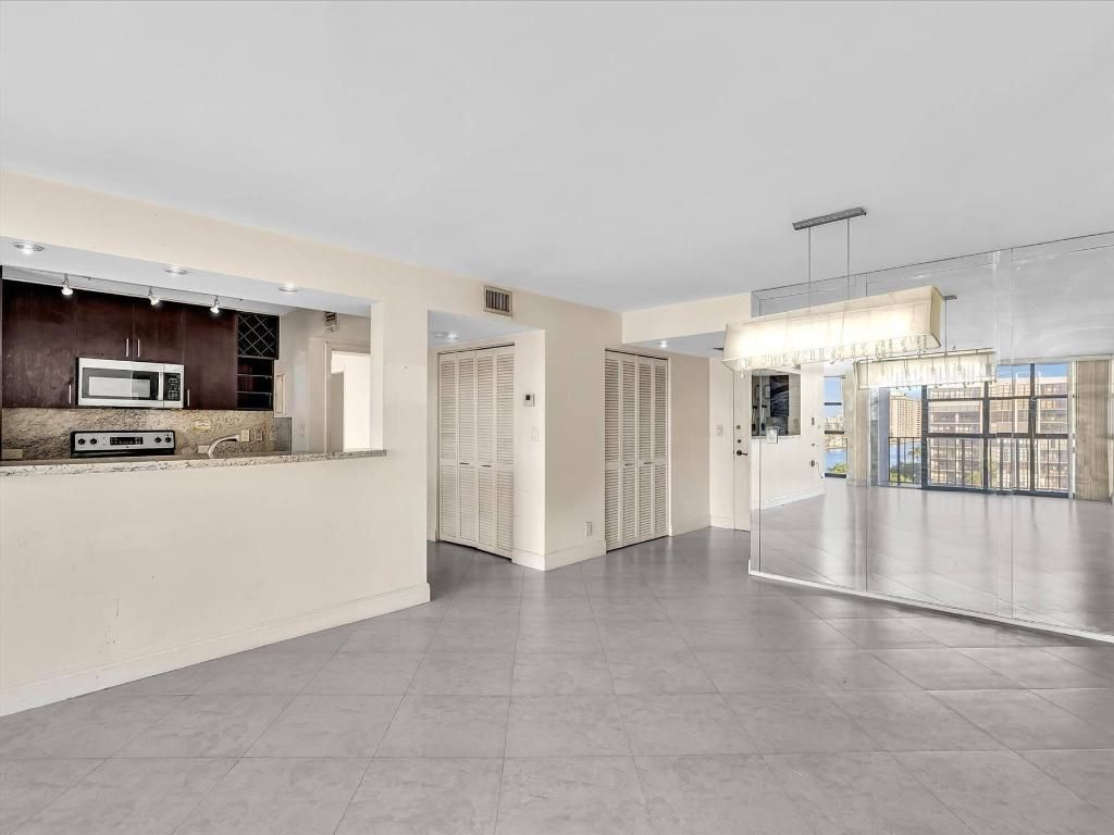 600 Parkview Drive, Unit 719, Hallandale Beach, FL 33009 Photo