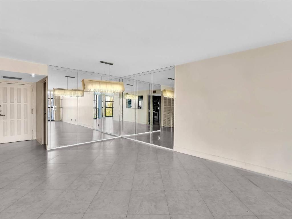 600 Parkview Drive, Unit 719, Hallandale Beach, FL 33009 Photo