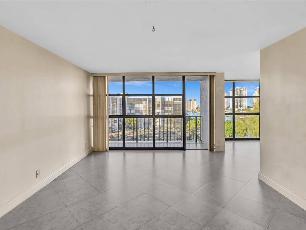 600 Parkview Drive, Unit 719, Hallandale Beach, FL 33009 Photo