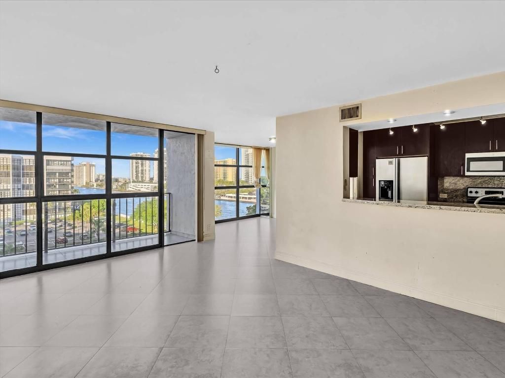 600 Parkview Drive, Unit 719, Hallandale Beach, FL 33009 Photo