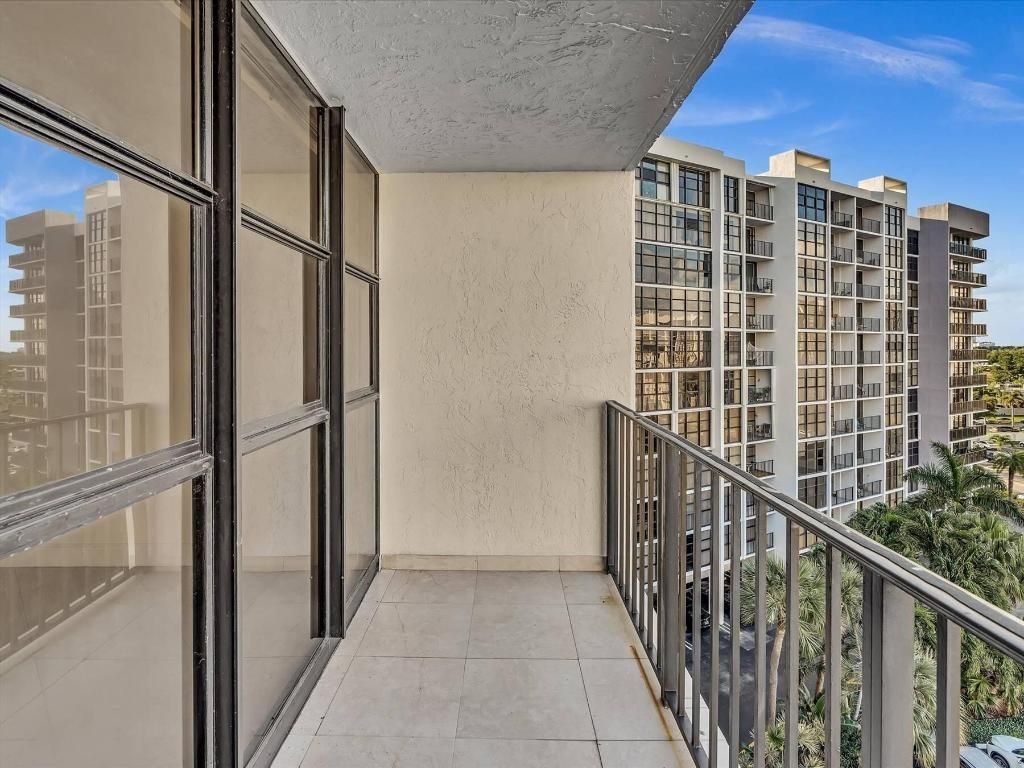 600 Parkview Drive, Unit 719, Hallandale Beach, FL 33009 Photo