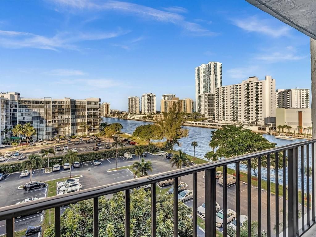 600 Parkview Drive, Unit 719, Hallandale Beach, FL 33009 Photo