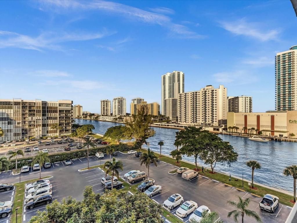 600 Parkview Drive, Unit 719, Hallandale Beach, FL 33009 Photo