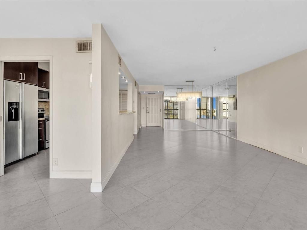 600 Parkview Drive, Unit 719, Hallandale Beach, FL 33009 Photo