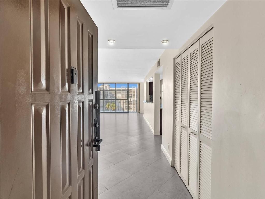 600 Parkview Drive, Unit 719, Hallandale Beach, FL 33009 Photo