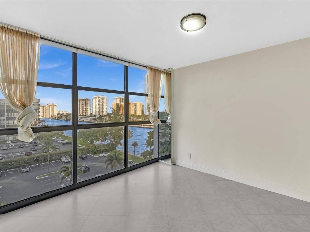 600 Parkview Drive, Unit 719, Hallandale Beach, FL 33009 Photo