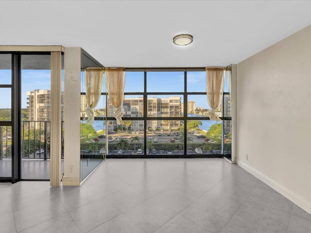 600 Parkview Drive, Unit 719, Hallandale Beach, FL 33009 Photo