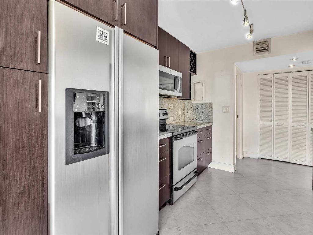 600 Parkview Drive, Unit 719, Hallandale Beach, FL 33009 Photo