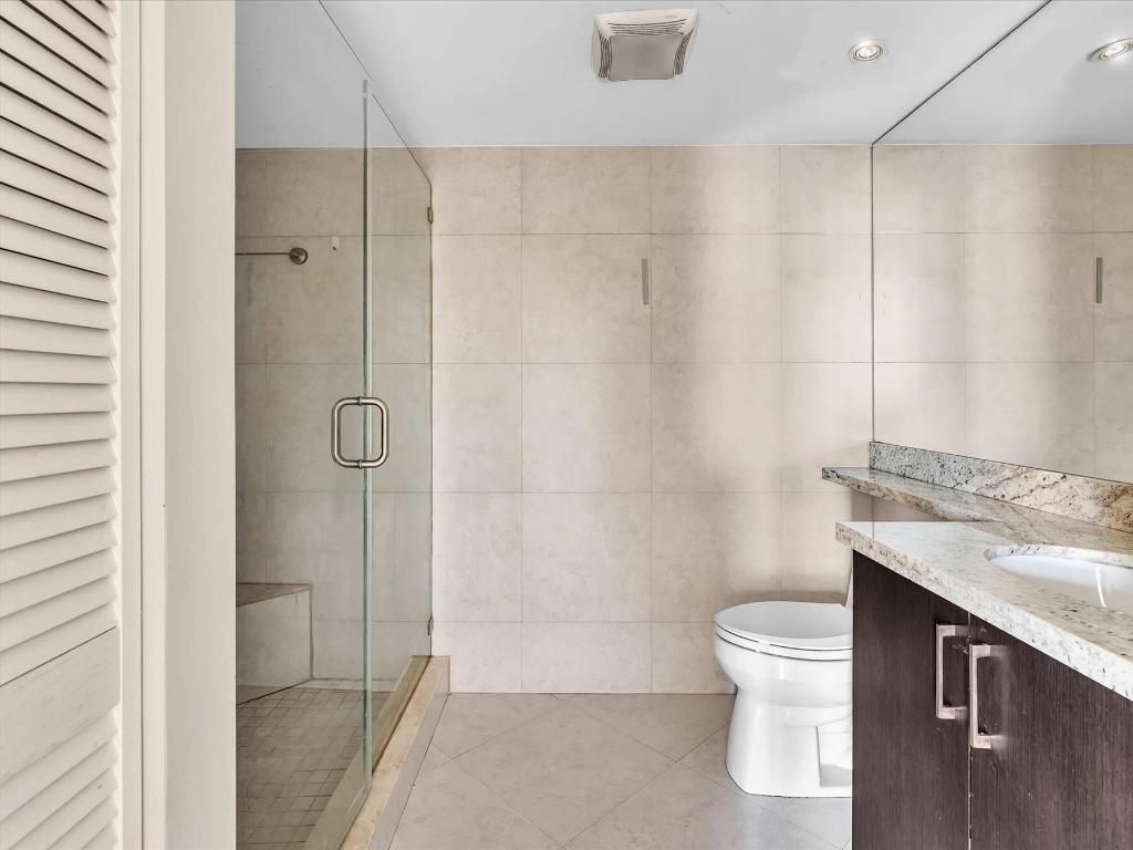 600 Parkview Drive, Unit 719, Hallandale Beach, FL 33009 Photo