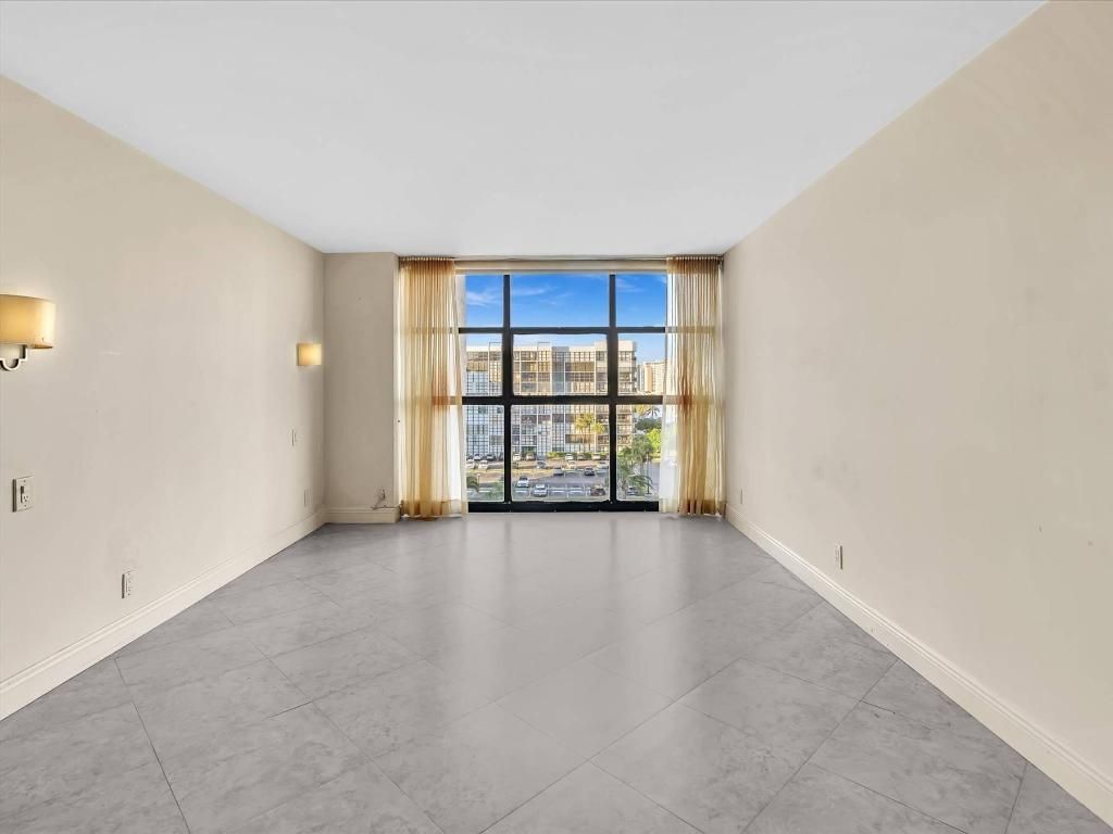 600 Parkview Drive, Unit 719, Hallandale Beach, FL 33009 Photo