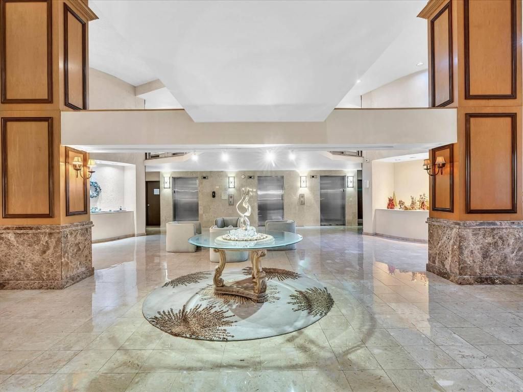 600 Parkview Drive, Unit 719, Hallandale Beach, FL 33009 Photo