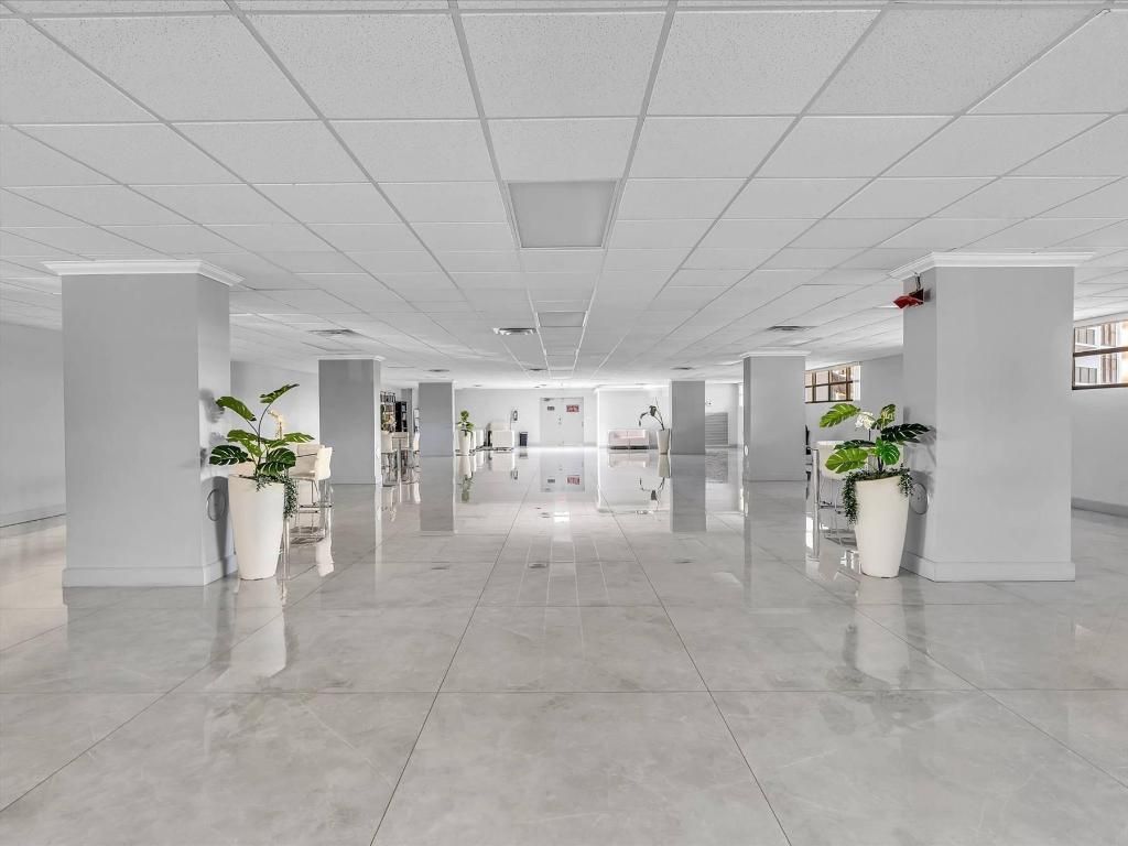 600 Parkview Drive, Unit 719, Hallandale Beach, FL 33009 Photo