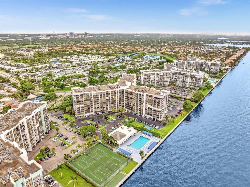 600 Parkview Drive, Unit 719, Hallandale Beach, FL 33009 Photo