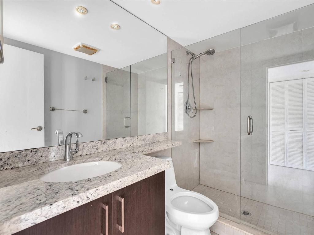 600 Parkview Drive, Unit 719, Hallandale Beach, FL 33009 Photo