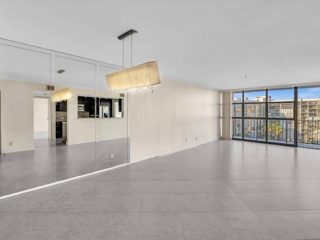 600 Parkview Drive, Unit 719, Hallandale Beach, FL 33009 Photo