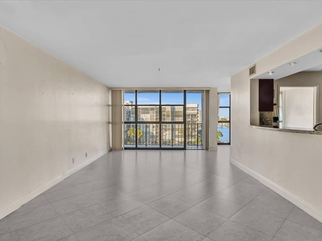 600 Parkview Drive, Unit 719, Hallandale Beach, FL 33009 Photo