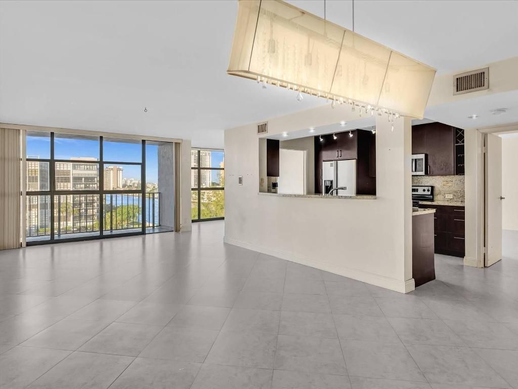 600 Parkview Drive, Unit 719, Hallandale Beach, FL 33009 Photo