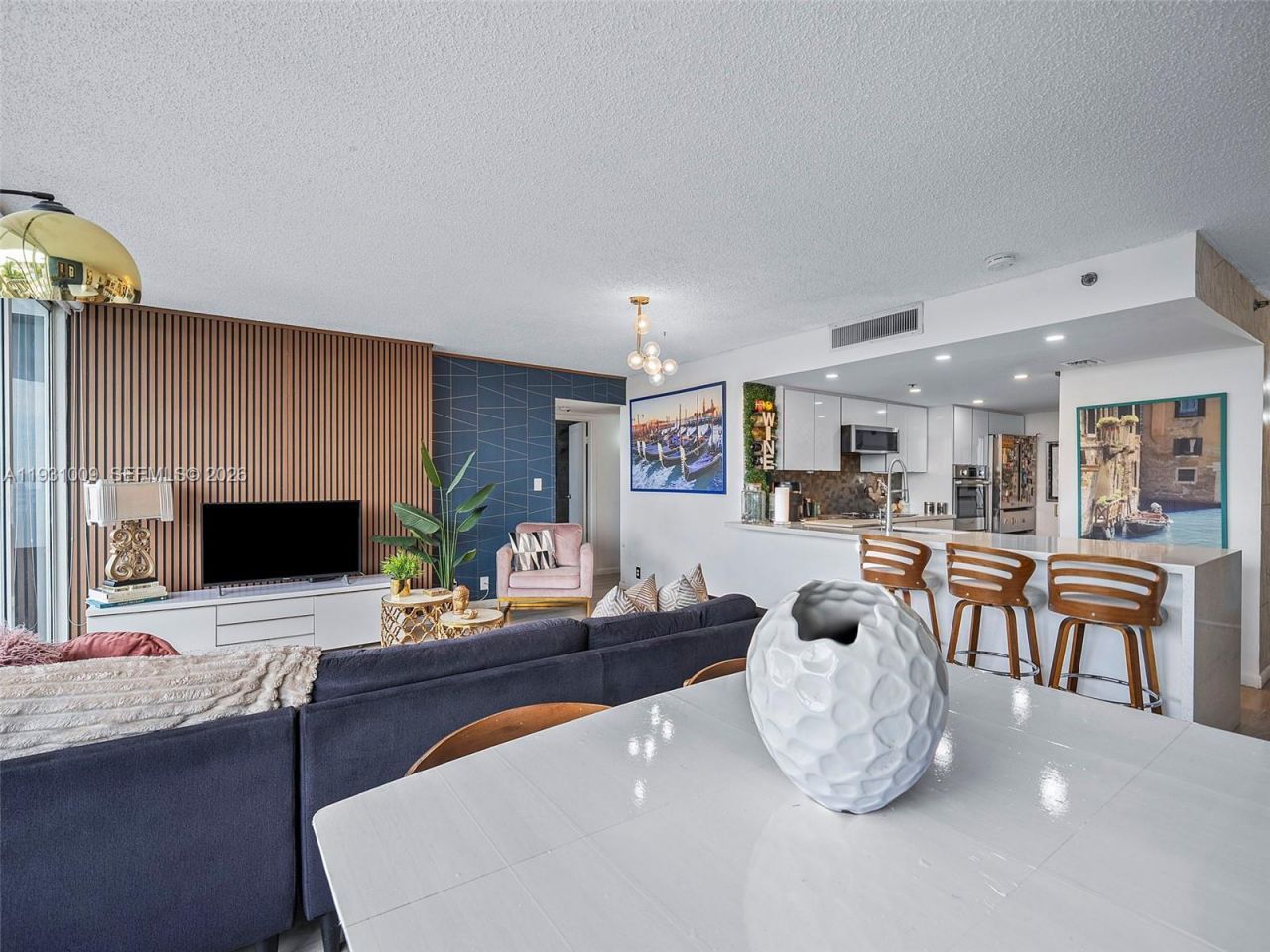 7601 E Treasure Dr, Unit 711, North Bay Village, FL 33141 Photo