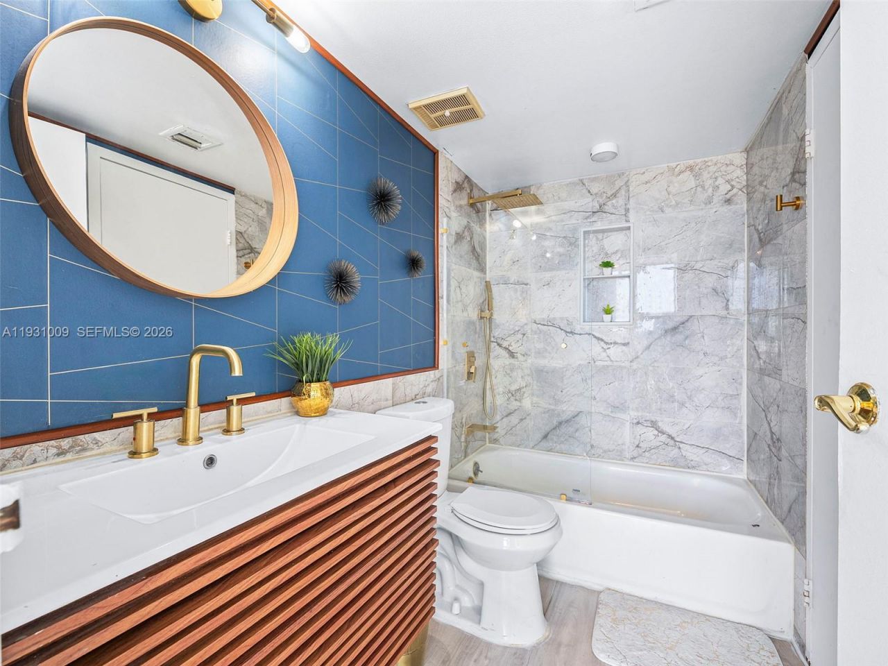 7601 E Treasure Dr, Unit 711, North Bay Village, FL 33141 Photo