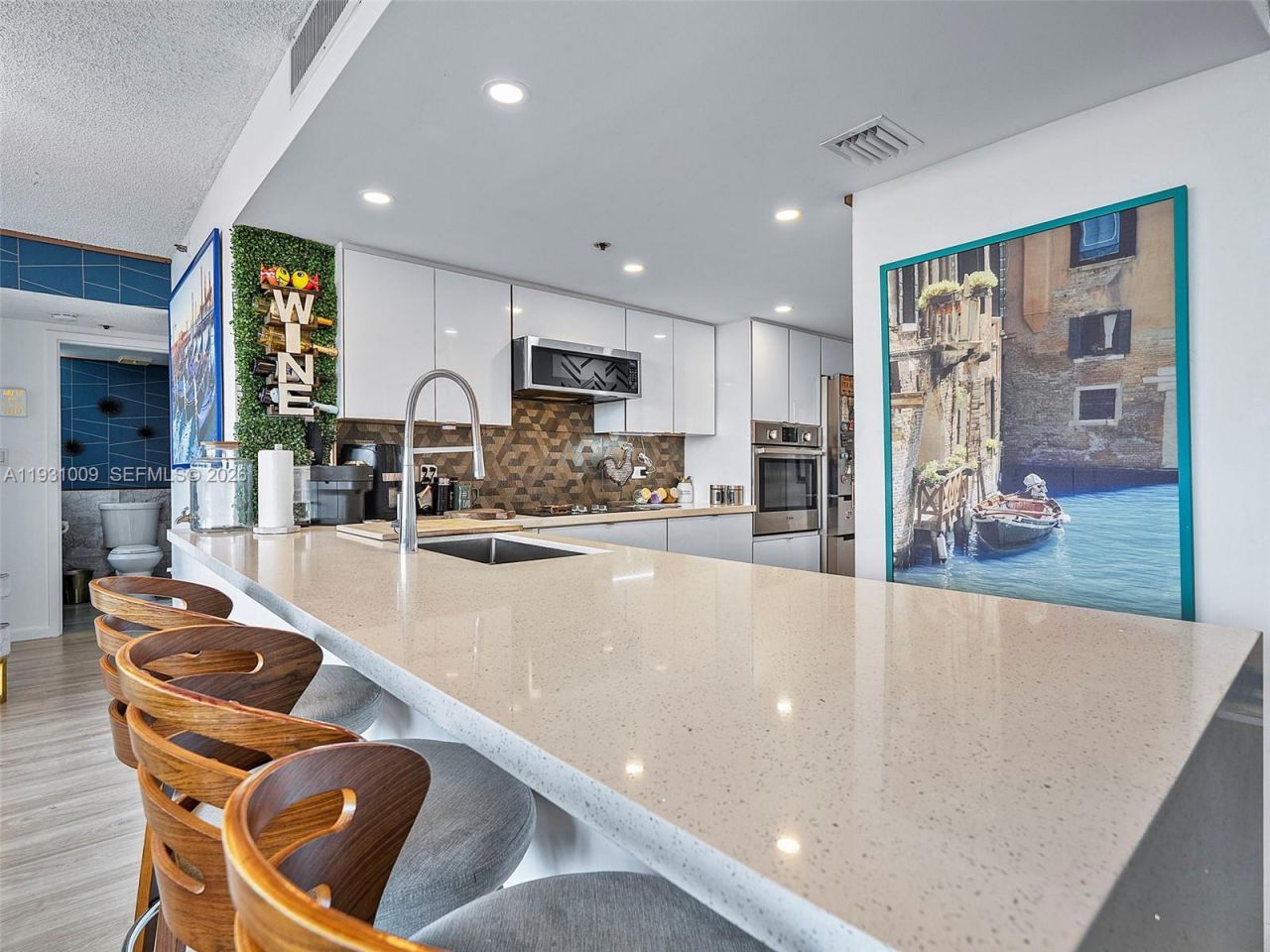 7601 E Treasure Dr, Unit 711, North Bay Village, FL 33141 Photo