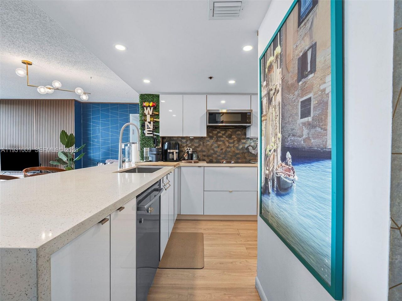 7601 E Treasure Dr, Unit 711, North Bay Village, FL 33141 Photo