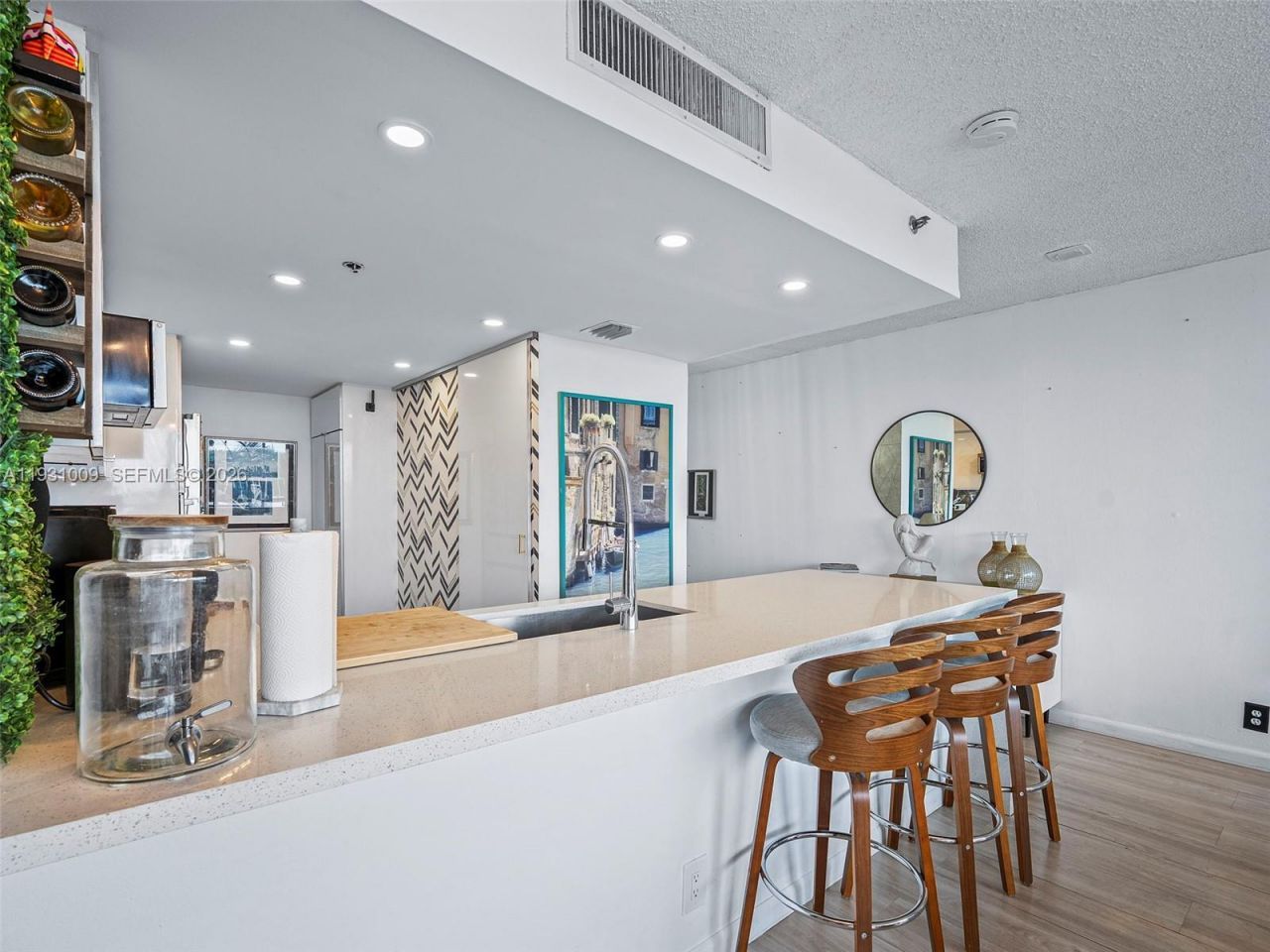 7601 E Treasure Dr, Unit 711, North Bay Village, FL 33141 Photo