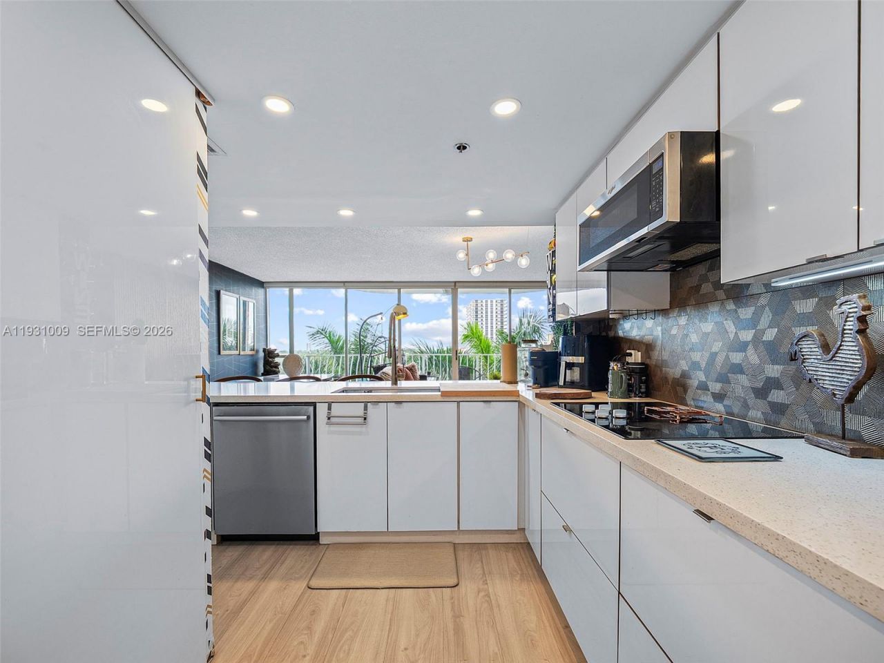 7601 E Treasure Dr, Unit 711, North Bay Village, FL 33141 Photo