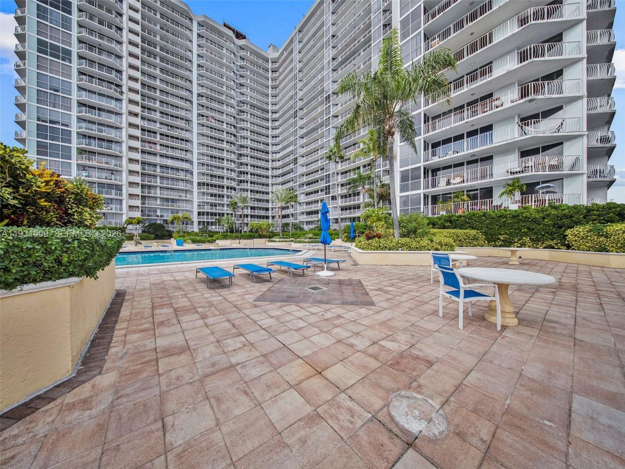 7601 E Treasure Dr, Unit 711, North Bay Village, FL 33141 Photo