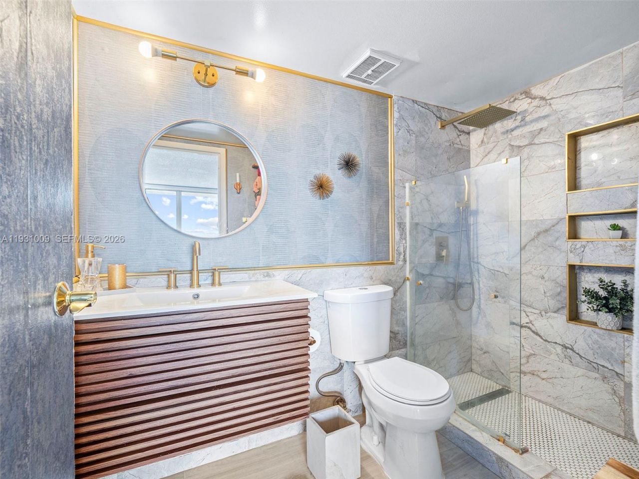 7601 E Treasure Dr, Unit 711, North Bay Village, FL 33141 Photo