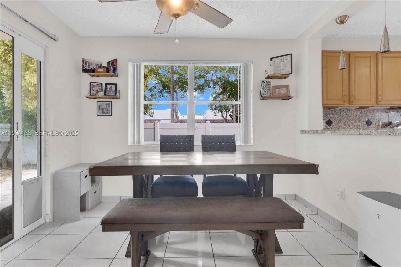 11910 NW 12th St, Pembroke Pines, FL 33026 Photo