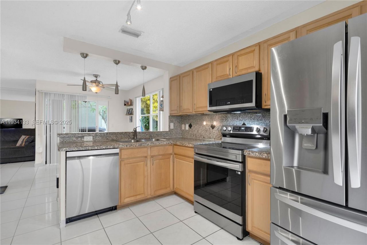 11910 NW 12th St, Pembroke Pines, FL 33026 Photo