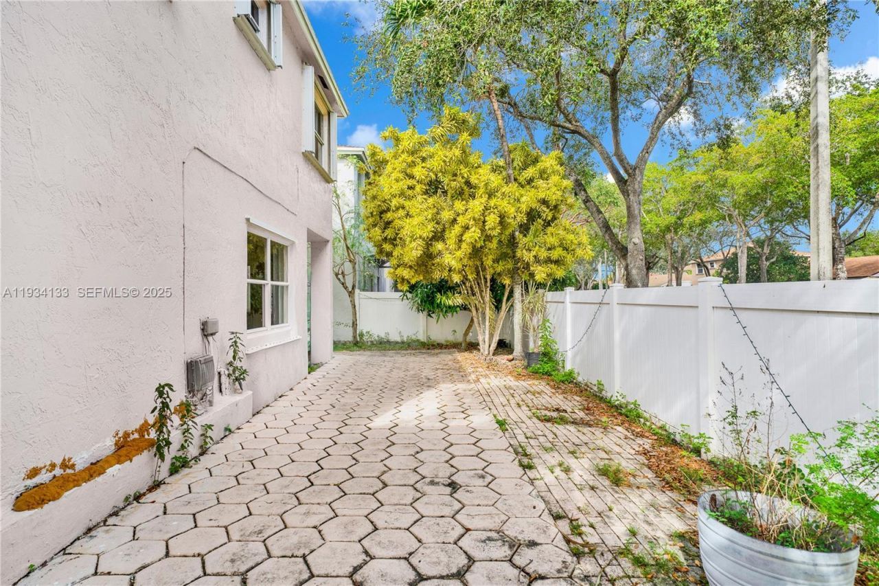 11910 NW 12th St, Pembroke Pines, FL 33026 Photo