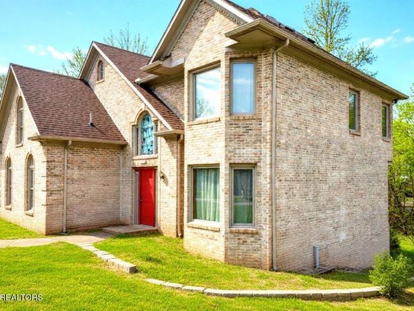 118 W Melbourne Rd, Oak Ridge, TN 37830