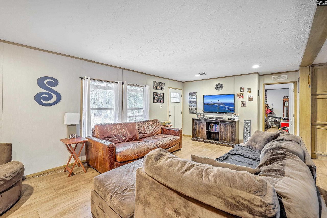 12785 Old Number Six Highway Photo 17