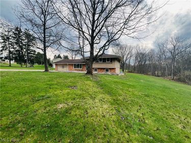 7360 N Meadowpark Drive, Walton Hills, OH 44146