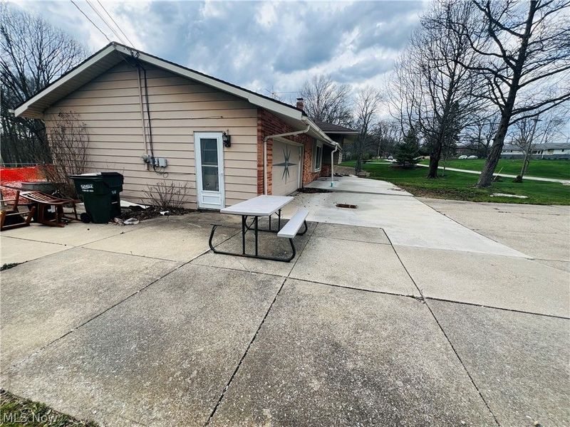 7360 N Meadowpark Drive, Walton Hills, OH 44146 Photo 12