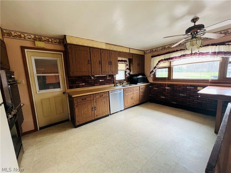 7360 N Meadowpark Drive, Walton Hills, OH 44146 Photo 16