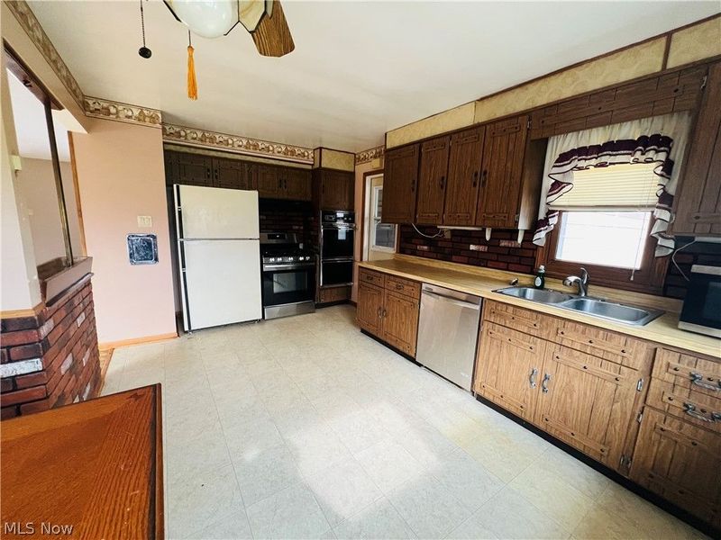 7360 N Meadowpark Drive, Walton Hills, OH 44146 Photo 18