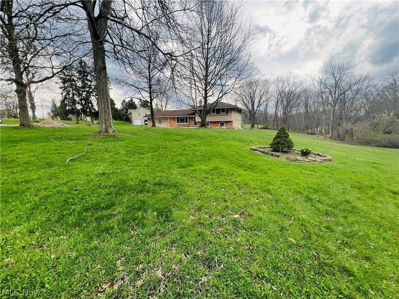 7360 N Meadowpark Drive, Walton Hills, OH 44146 Photo 2