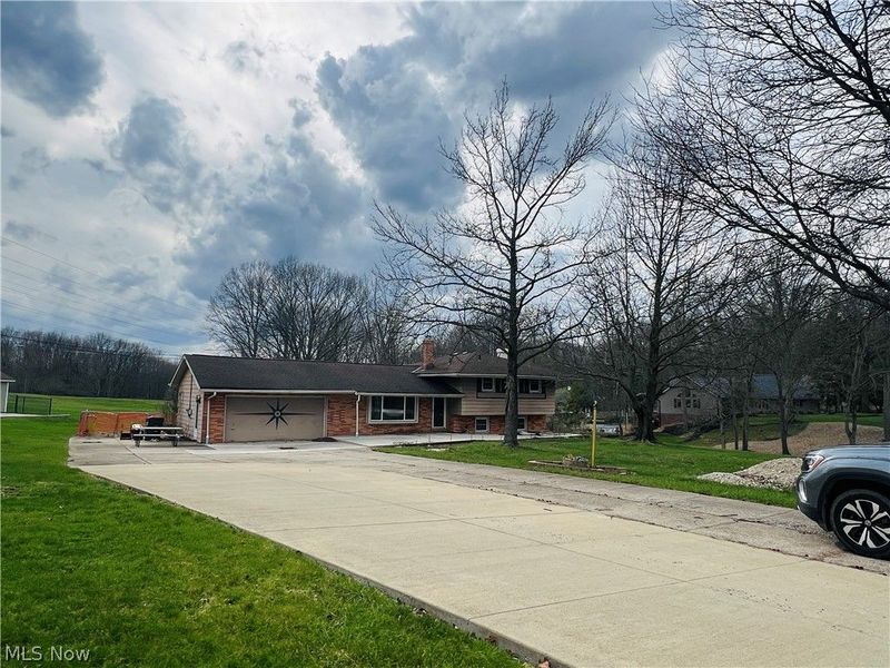 7360 N Meadowpark Drive, Walton Hills, OH 44146 Photo 4