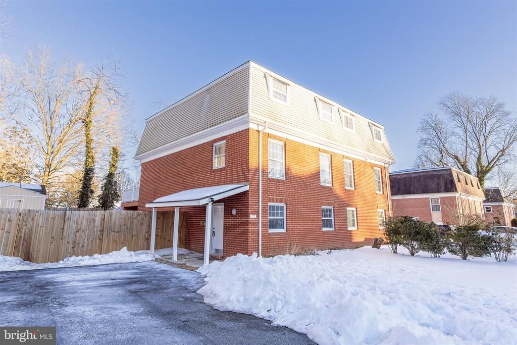 122 Mayfair Drive Ne, Leesburg, VA 20176 Main Photo