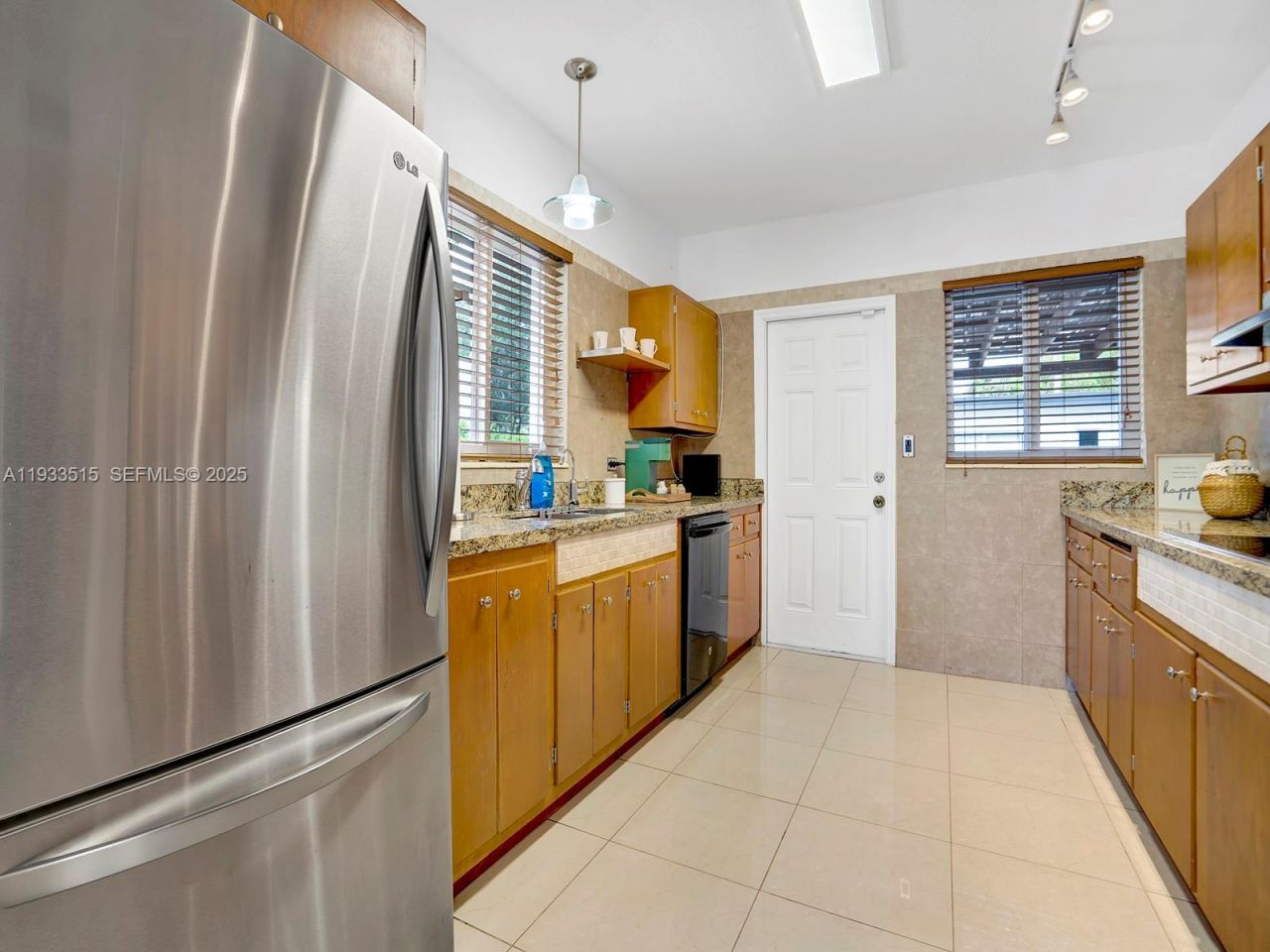 2055 NE 140th St, North Miami Beach, FL 33181 Photo