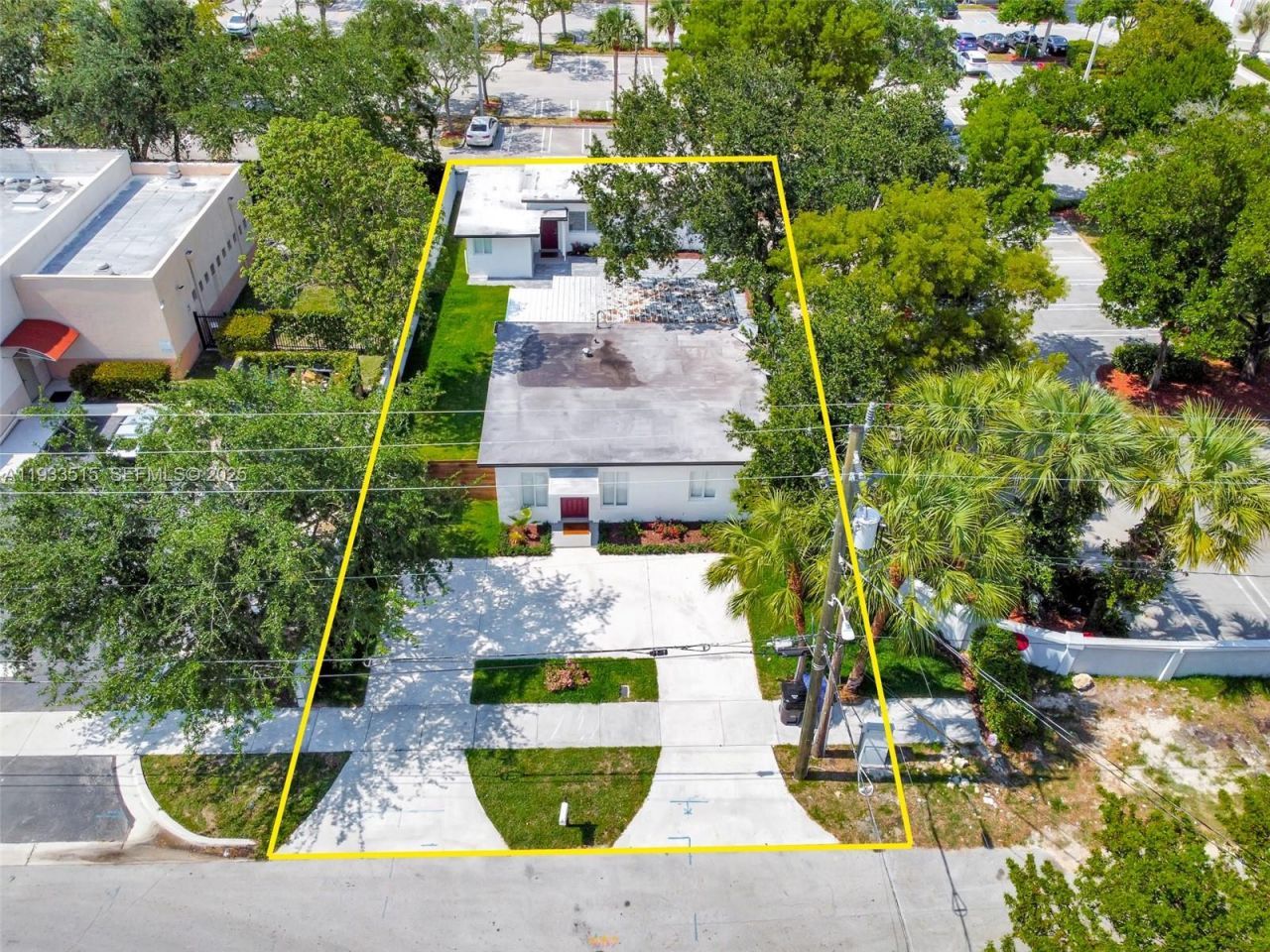 2055 NE 140th St, North Miami Beach, FL 33181 Photo