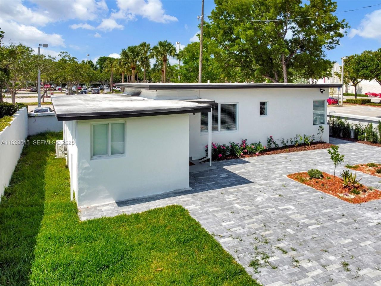 2055 NE 140th St, North Miami Beach, FL 33181 Photo