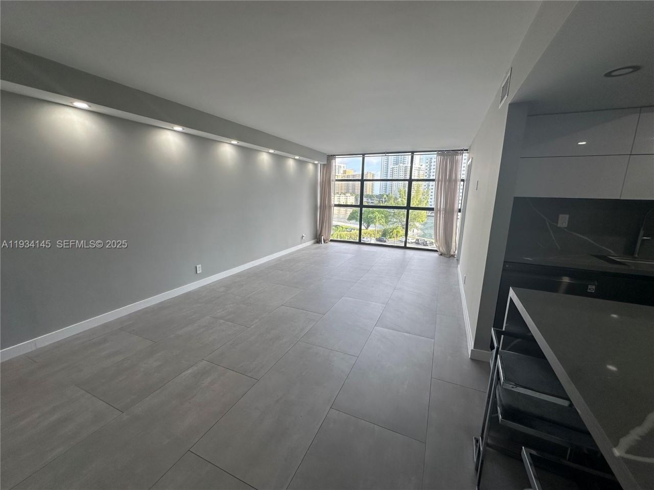 600 Parkview Dr, Unit 602, Hallandale Beach, FL 33009 Photo