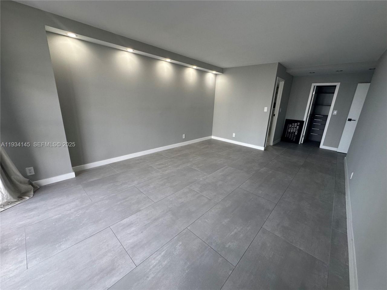 600 Parkview Dr, Unit 602, Hallandale Beach, FL 33009 Photo