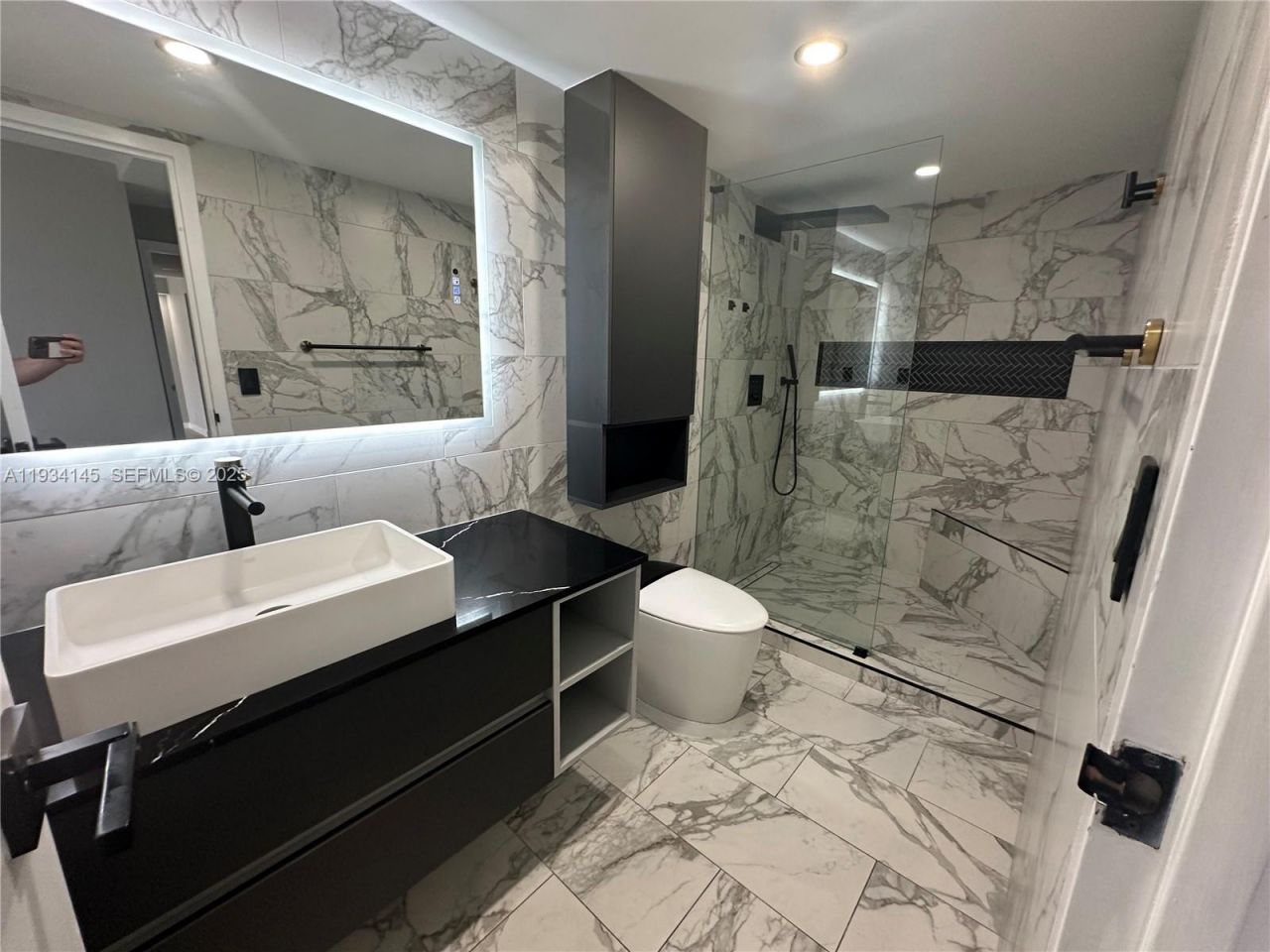 600 Parkview Dr, Unit 602, Hallandale Beach, FL 33009 Photo