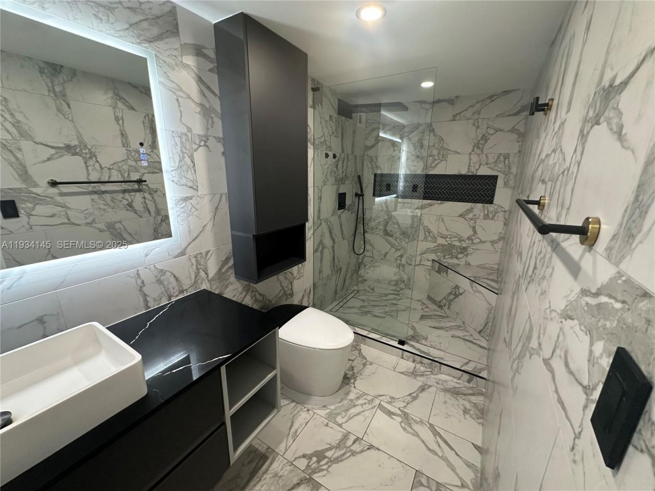 600 Parkview Dr, Unit 602, Hallandale Beach, FL 33009 Photo