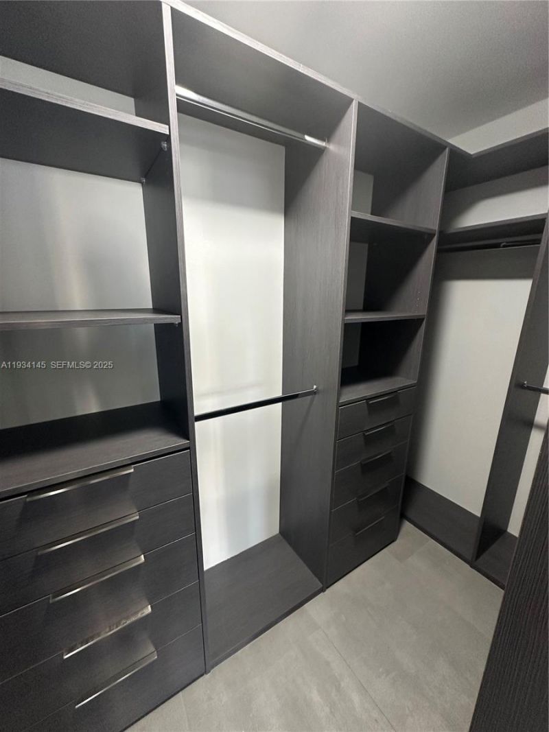 600 Parkview Dr, Unit 602, Hallandale Beach, FL 33009 Photo